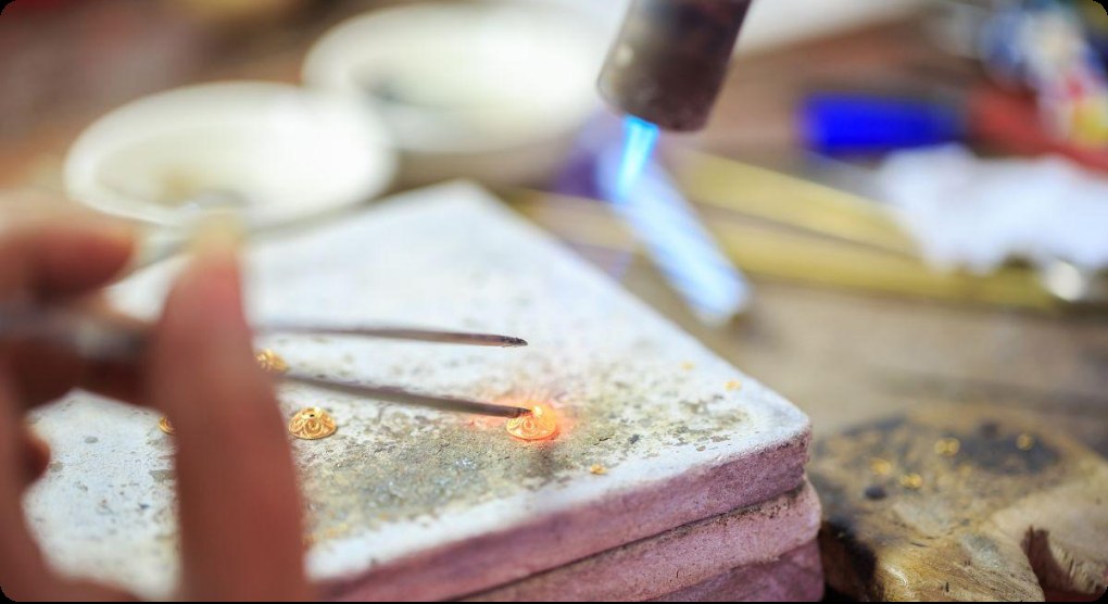 Gold manufacturing